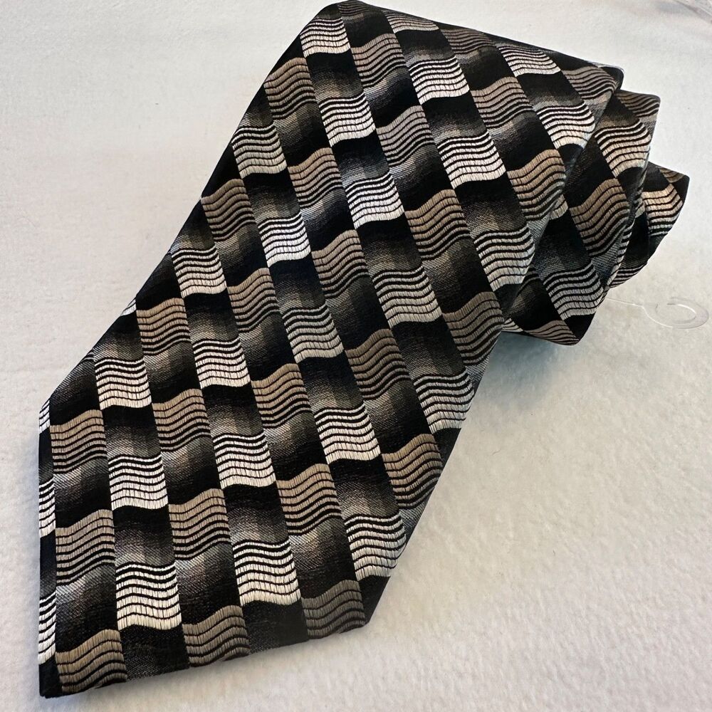 Croft & Barrow Men's Silk Tie Black Tan Geometric Wavy Checkered Pattern Necktie